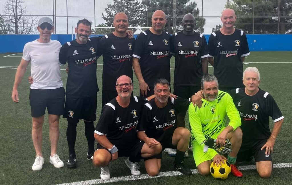 Calahonda’s footballers come together to put up a fight against cancer