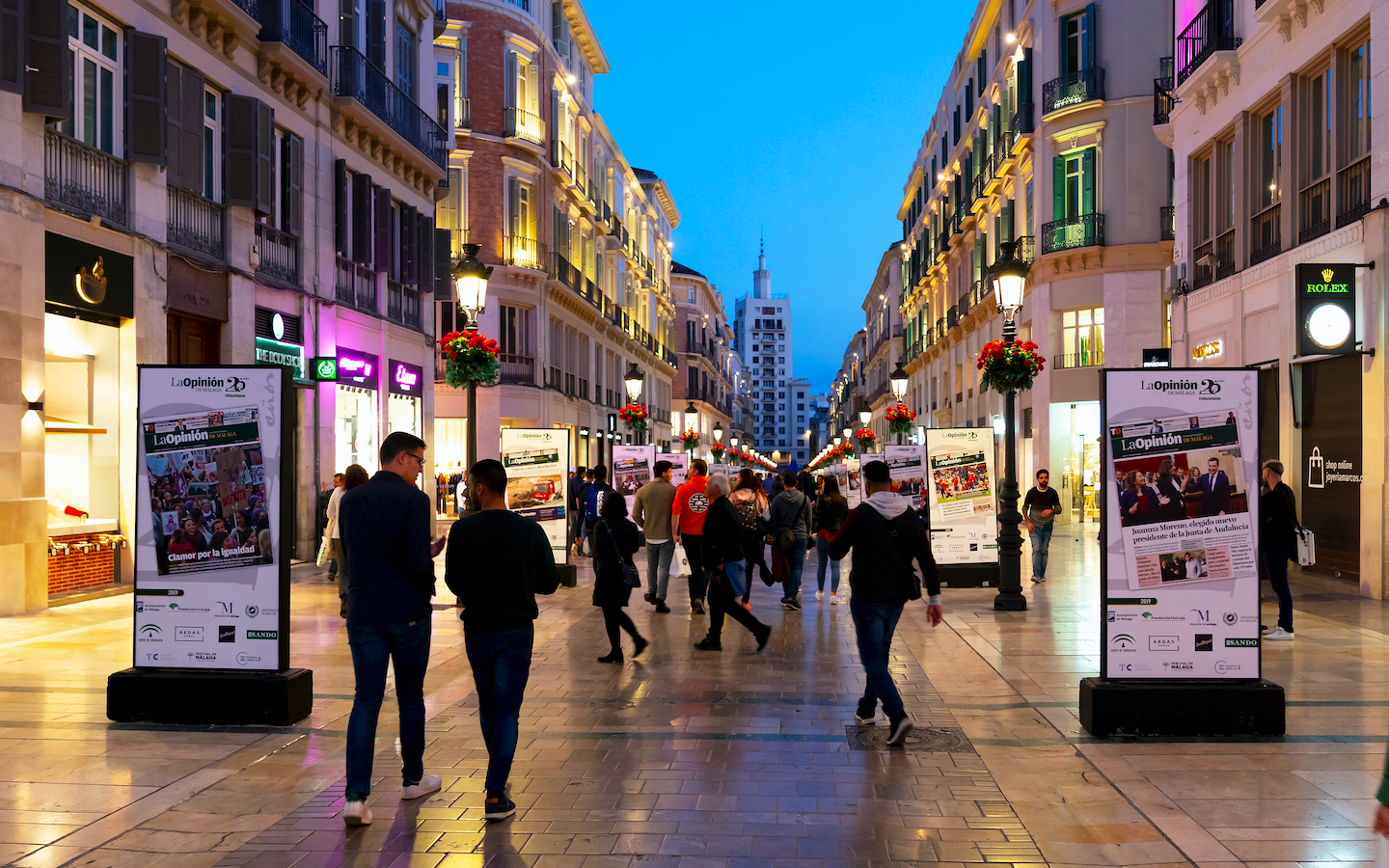 Malaga woman locked inside clothes shop after staff forget she’s there