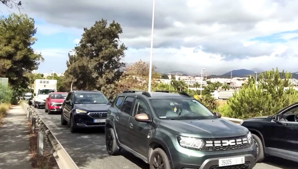 A-7 Cancelada residents at wits’ end with traffic and road chaos
