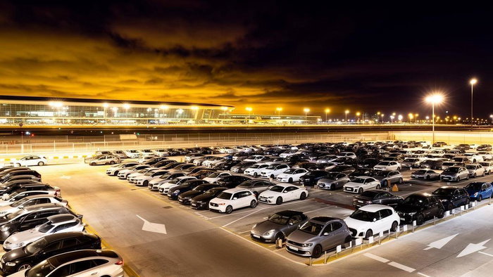 Night time view of the airport parking area in alicante for Park-King