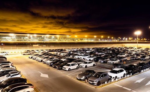 Night time view of the airport parking area in alicante for Park-King