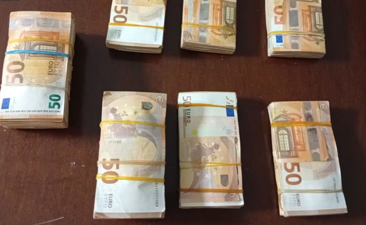 Guardia Civil discovers €100,000 hidden in surprising place during Spain road check