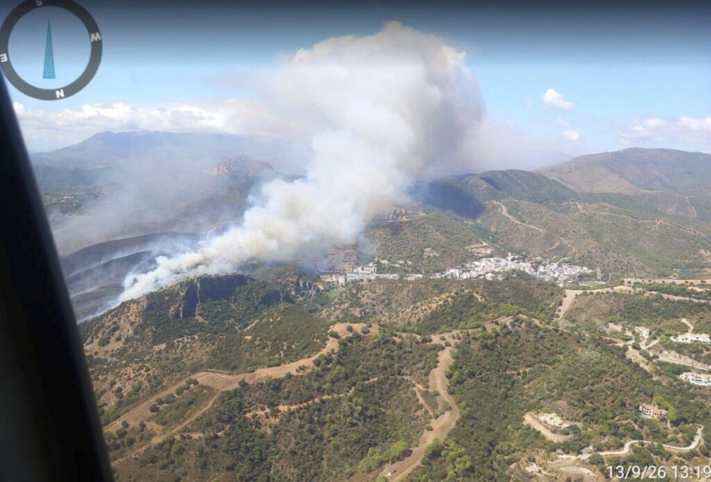 Smoke from Benahavis wildfire now visible from all Costa del Sol as winds whip flames along the road