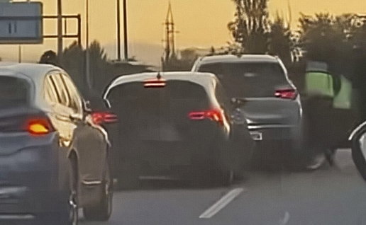 Mid-motorway kidnapping near Barcelona.