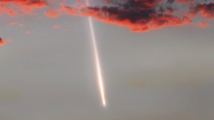 Meteorite lights up Mediterranean sky.