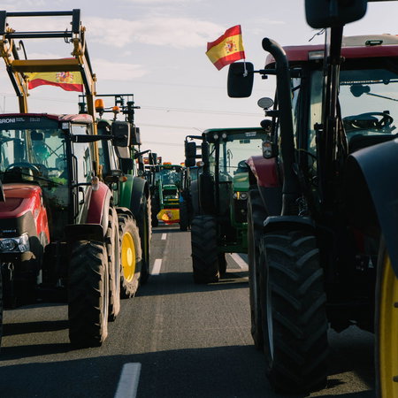 Farmers take to the roads with their tractors in protest of rising fuel costs