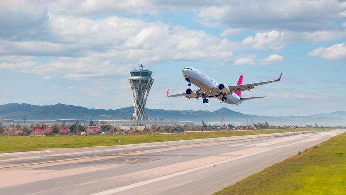 White aircraft coming into land at Barcelona El-Prat Airport