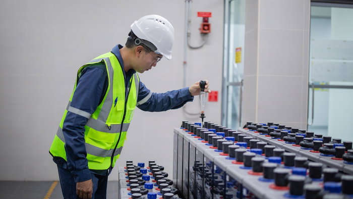 AI borrowing, online growth and major Valencia battery investment.
