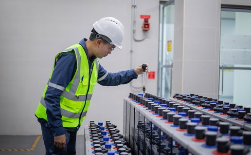 AI borrowing, online growth and major Valencia battery investment.