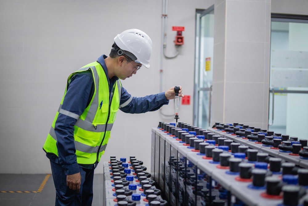 AI borrowing, online growth and major Valencia battery investment