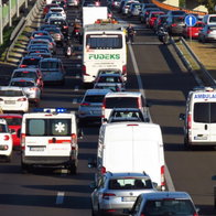 Heavy motorway traffic as ambulances make their way through congestion under Spain’s emergency corridor rules.