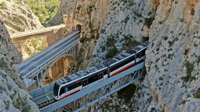 TRAM viaducts between Altea and Calpe win top Alicante award
