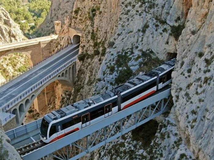 TRAM viaducts between Altea and Calpe win top Alicante award