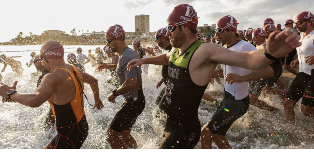 Jávea triathlon brings hundreds of athletes to the Arenal