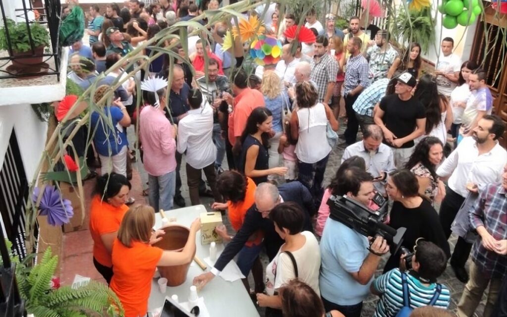 Malaga village prepares for 15,000 visitors at its famous Ajoblanco fiesta