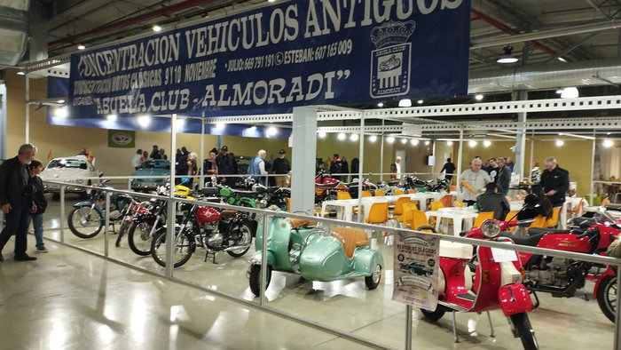 Classic vehicles and live rock mark Moto Abuela Club's 30th anniversary in Almoradi