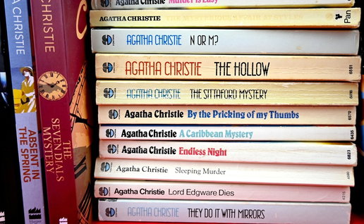 Agatha christie the hollow books