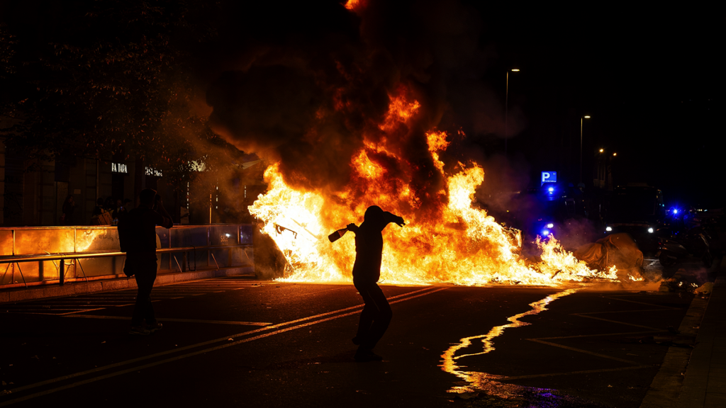 Halloween warning as fresh looting calls emerge across Spain after Barcelona violence