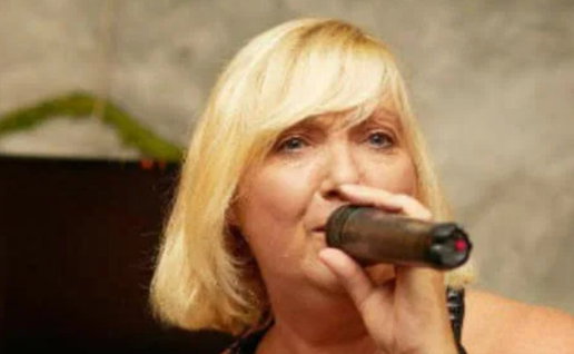 Wales singer Diane Diaz performs an afternoon of favourites from the 1960s, 70s and 80s.