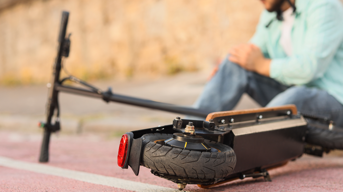 Málaga surgeon calls for e-scooter driving tests as crashes leave riders ...