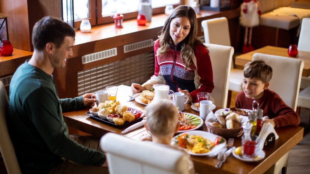 Sardinian restaurants launch phone-free trial to encourage families to talk at meals