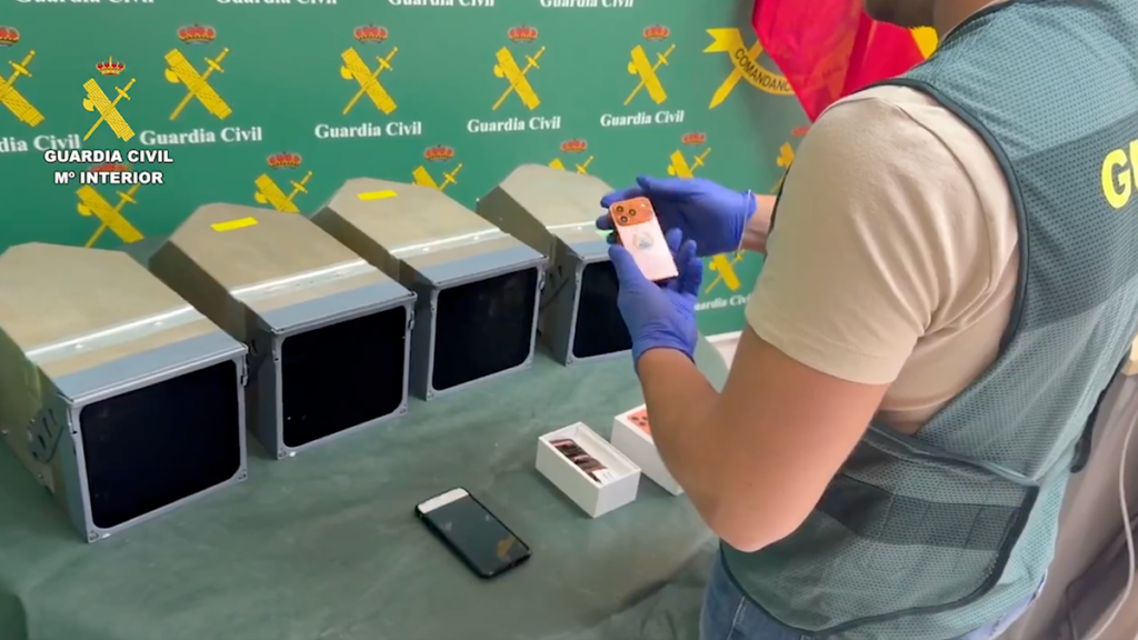 Three arrested in Málaga after €1.2m of screens were ripped from a wildfire helicopter