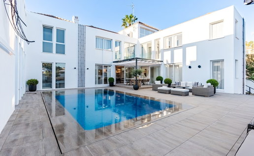 Marbella villa with swimming pool