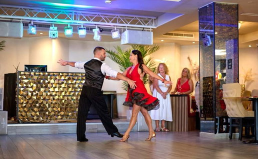 Olivias La Cala dancing
