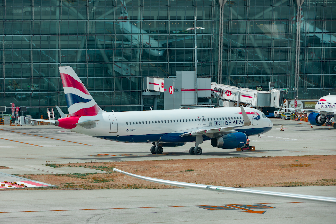 British Airways flight plunges 28,000 feet before emergency return to London