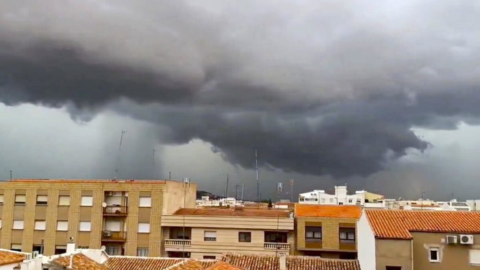 Heavy storms moving from Estremadura to Valdepeñas.