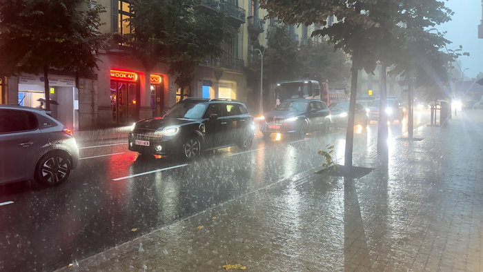 Heavy rain hits Barcelona as storms threaten the Pilar weekend