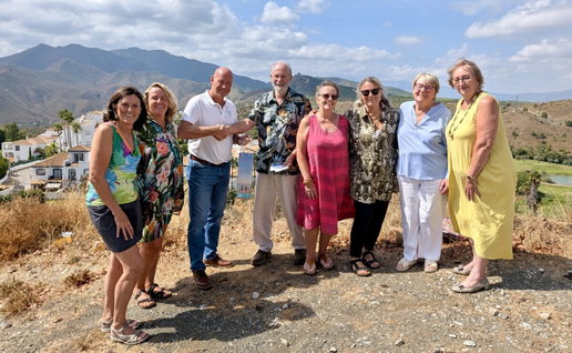 TAPAS Choir meets new supporter.