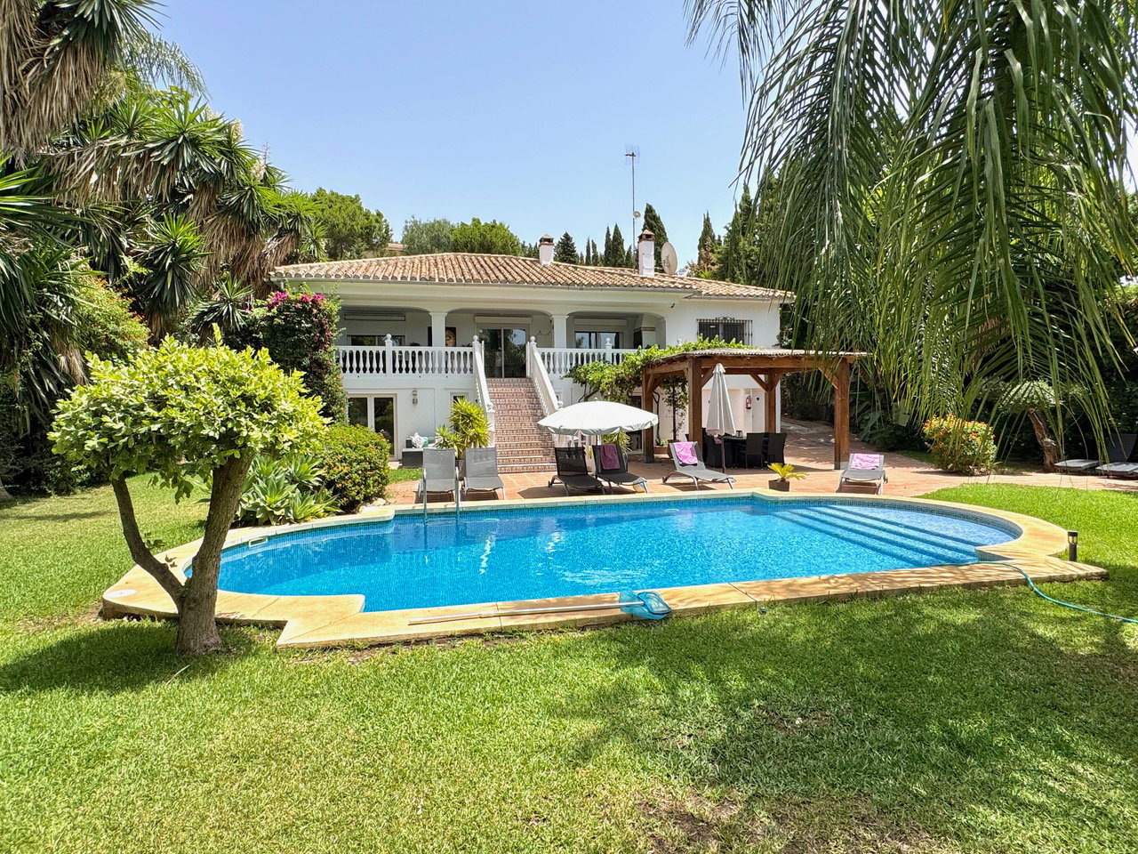 Amazing 6 Bed Villa Deal TOP261112