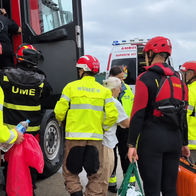 Families rescued by emergency services in Oliva.