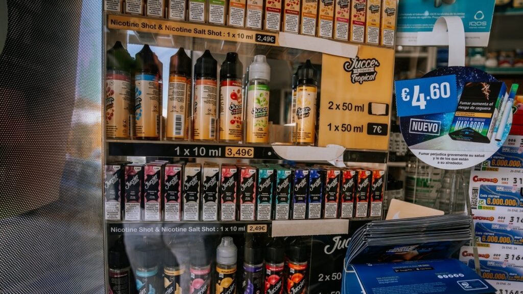 Buying vapes in Spain? Retailers warn over illegal products