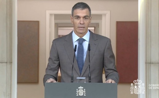 Pedro Sánchez speaking from Moncloa.