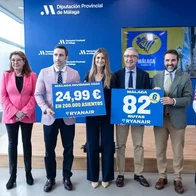 Francisco Salado, Malaga president, with RyanAir representatives