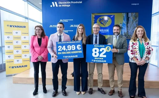 Francisco Salado, Malaga president, with RyanAir representatives