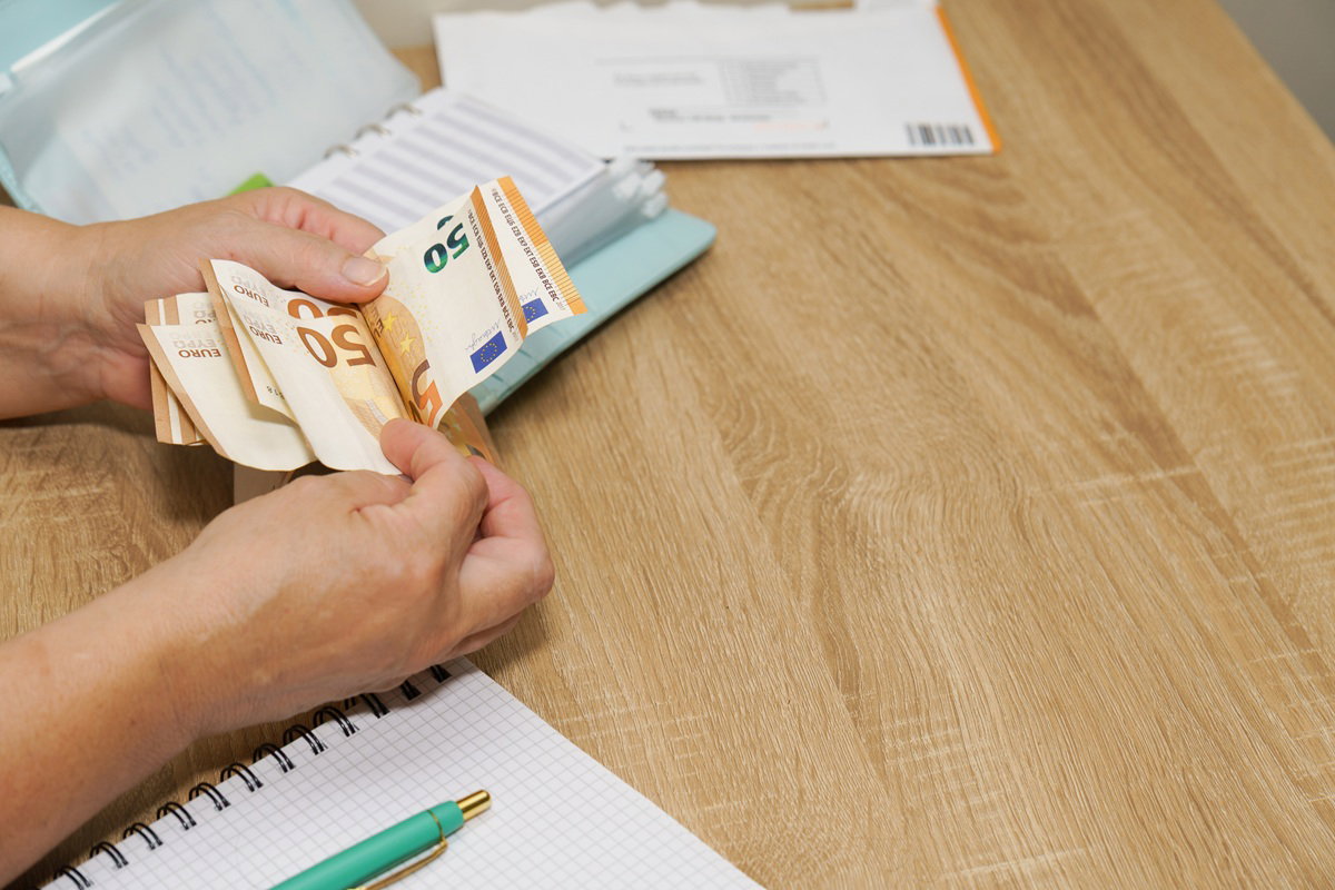 euroweeklynews.com - Farah Mokrani - Spain loan insurance refunds: Who can claim?