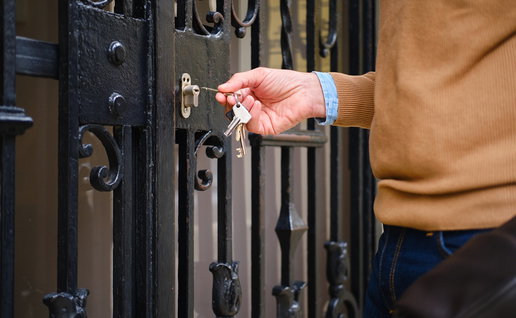 Person unlocking a property as Barcelona proposes a 150% tax surcharge on holiday rentals.