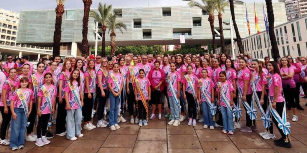 Hundreds defy rain and turn streets pink for Benidorm cancer walk