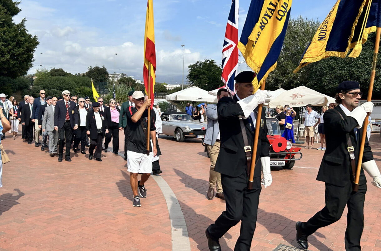 Bürgermeister von Mijas lobt britische Auswanderer beim Marsch der Royal ...