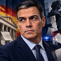 Editorial illustration of Pedro Sánchez surrounded by Spanish institutions, justice scales, documents and blue police lights.