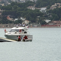 Electric boat overturned in the Port of Dénia