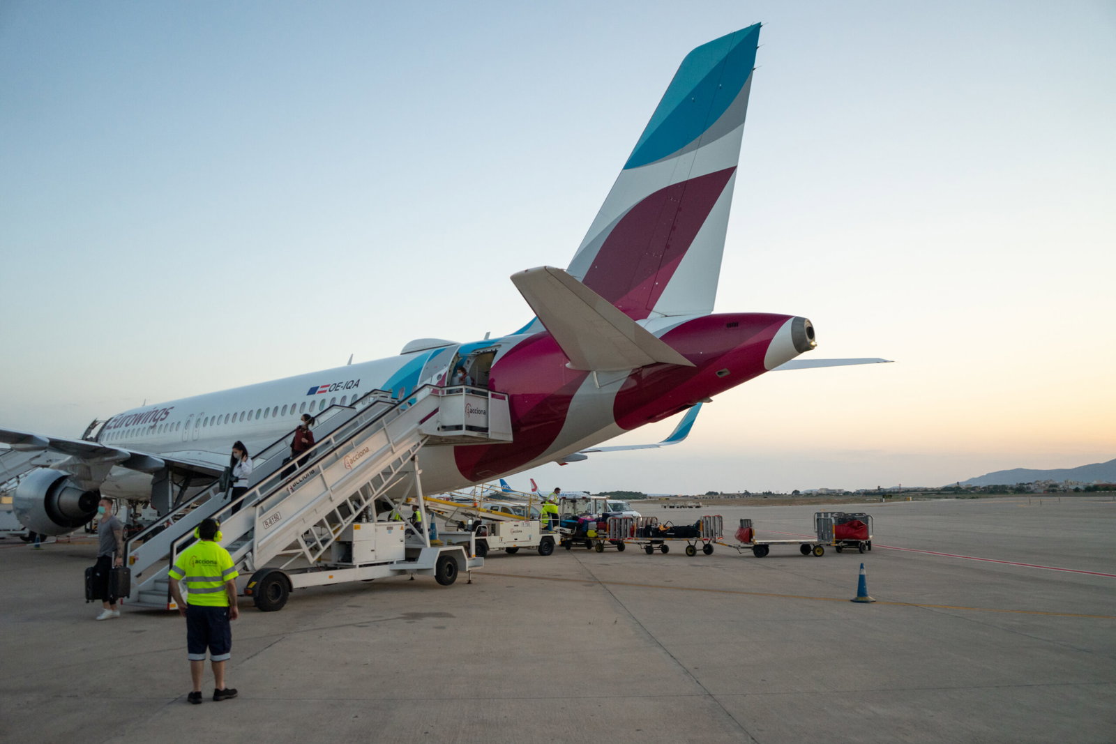 ‘Virus outbreak’ panic at 40,000 feet as passengers begin falling ill mid-flight