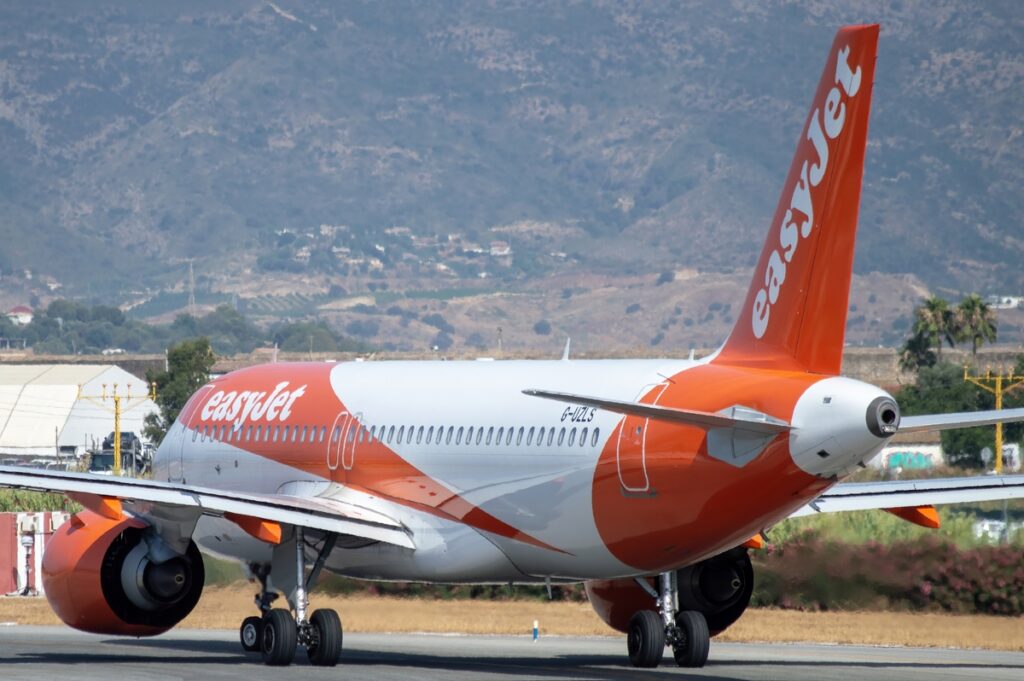 easyJet cuts another 700,000 winter seats as travellers face fewer flight options