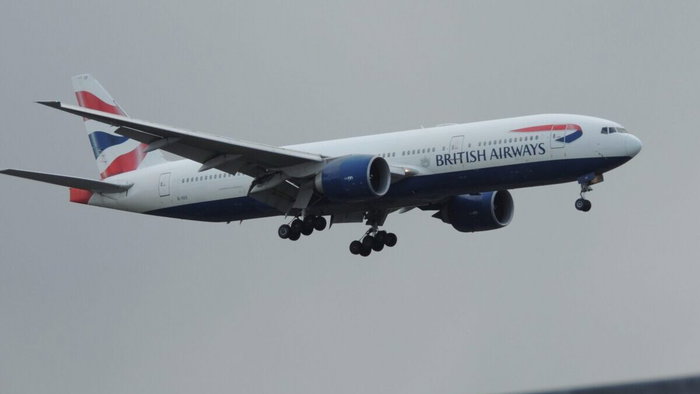 BA flight returning to Gatwick.
