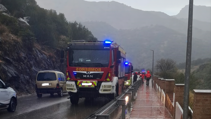 Fire crews arrive at scene of avalanche.