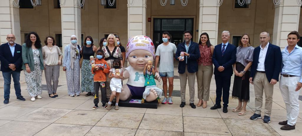Giant Baby Dolls bring message of hope for children with cancer to Alicante