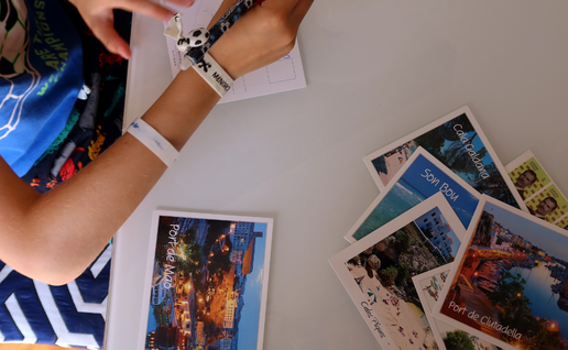 nviting people from across the world to send handmade postcards
